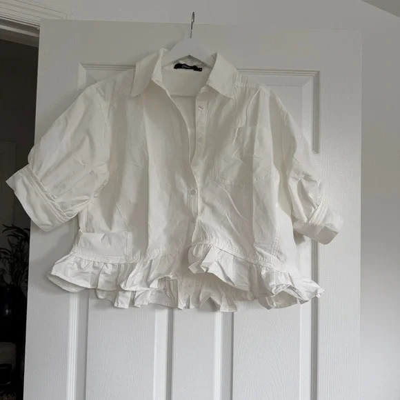 White button up top size medium - Picture 2 of 3